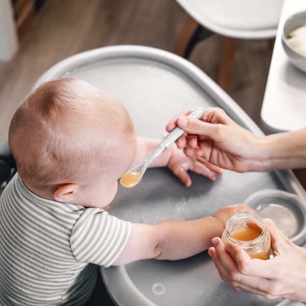 asilo-nido-famiglia-bambino-che-mangia-pappa-i-pasti-bedizzole-brescia